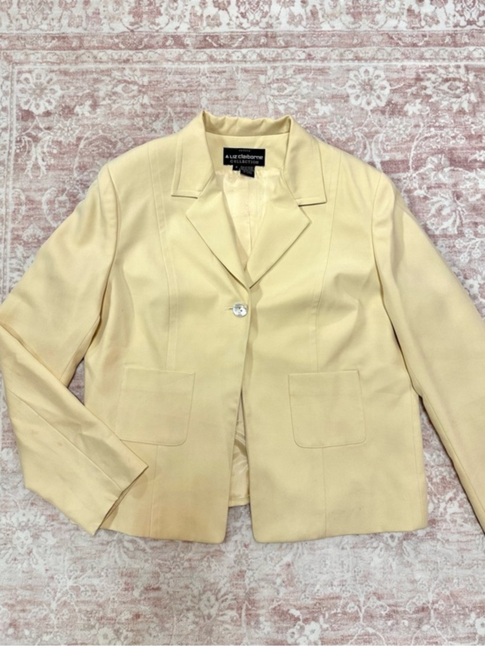 Vintage 🌼 100% Silk Liz Claiborne Butter Yellow Jacket